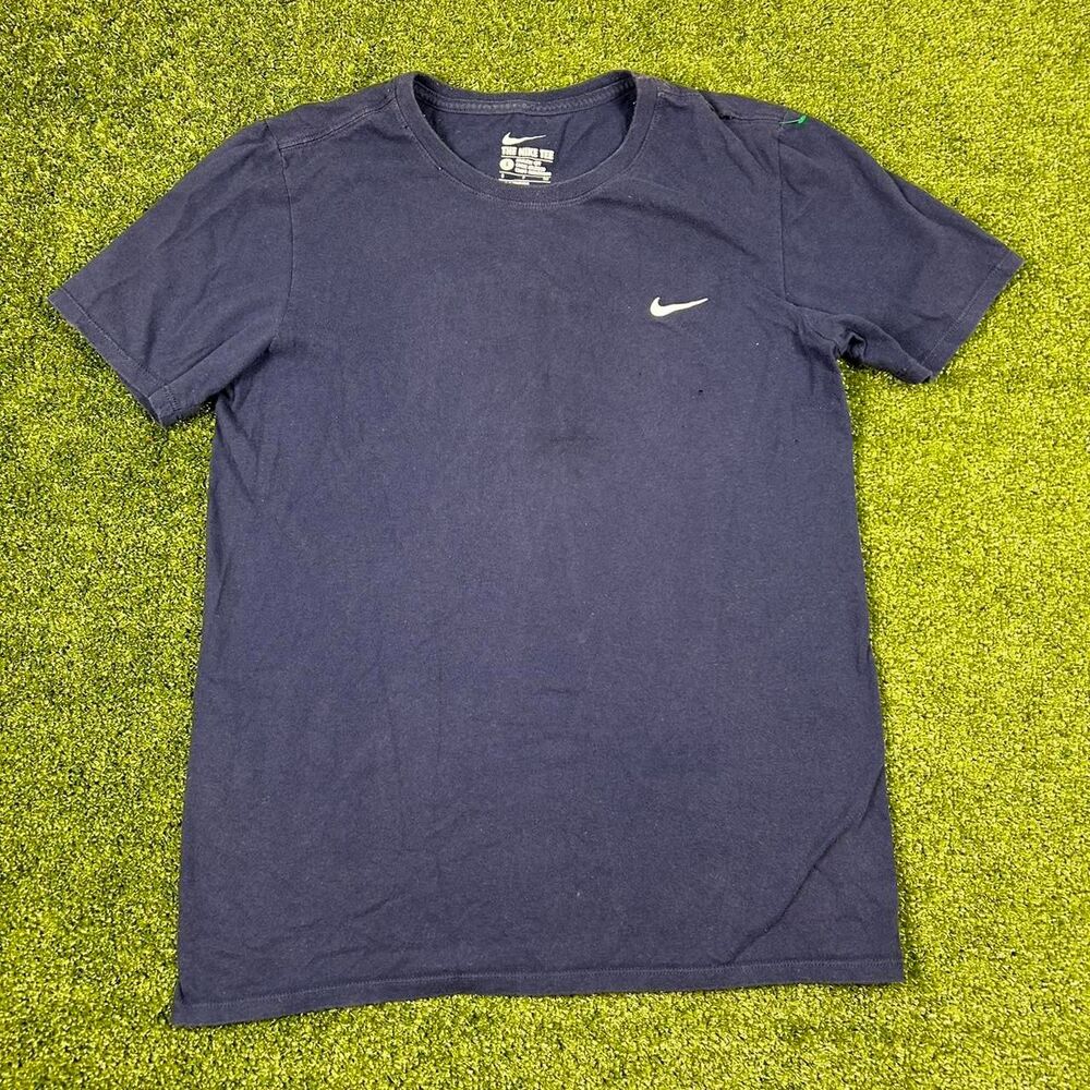 Nike Men's Navy and Blue T-shirt